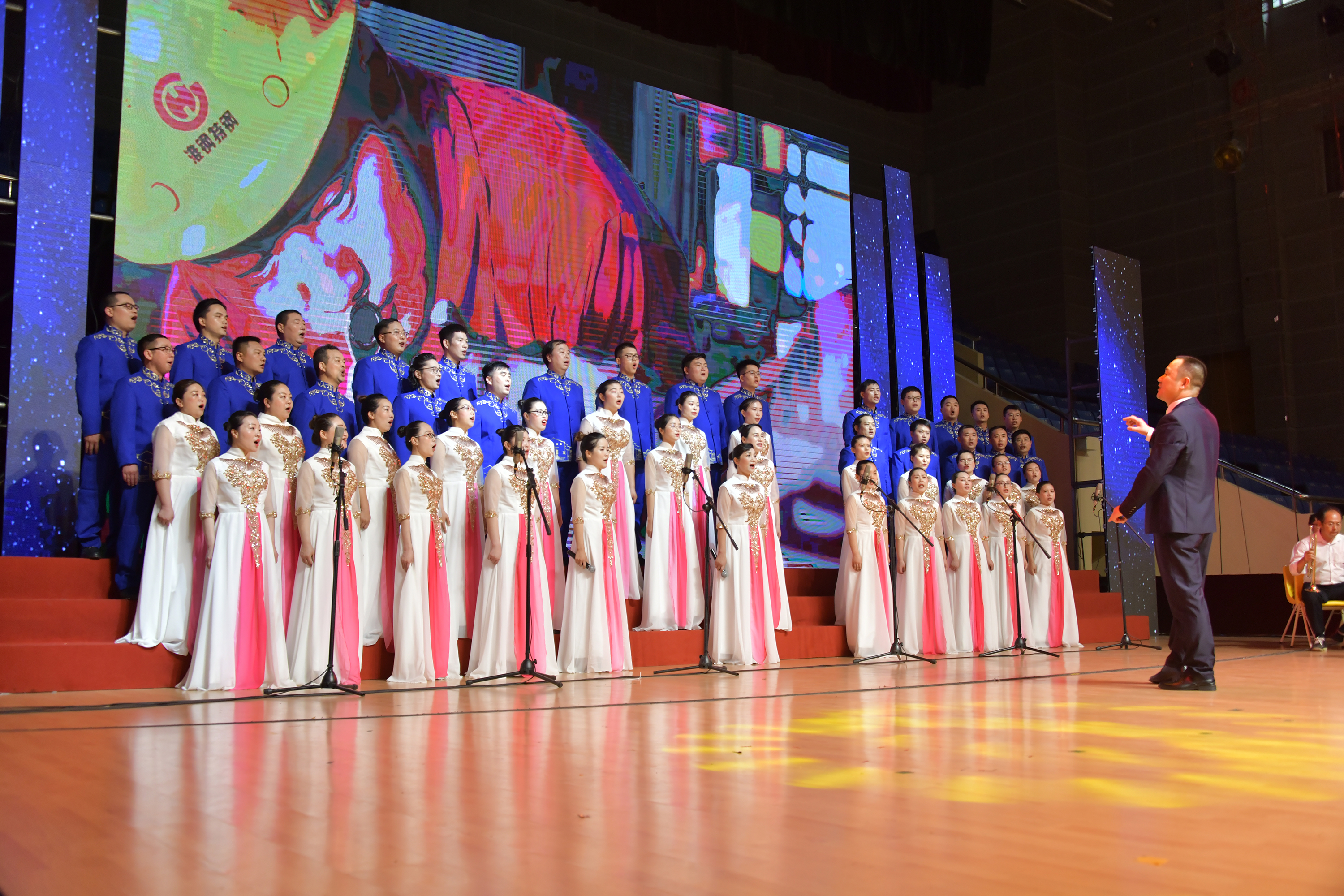 淮鋼合唱隊(duì)在沙鋼建廠(chǎng)45周年大合唱比賽中摘得桂冠