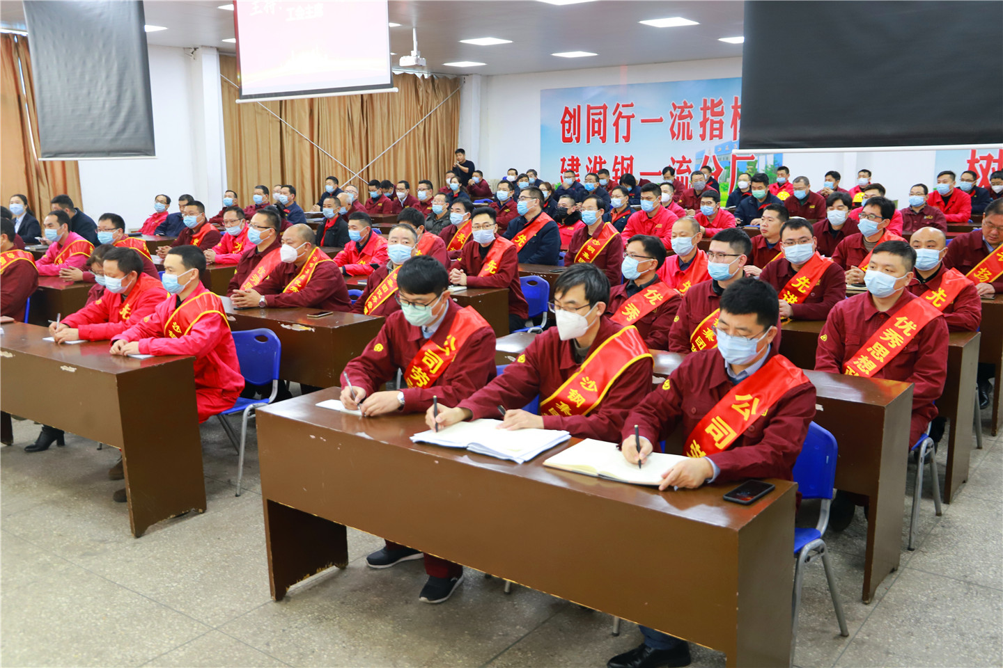 公司召開(kāi)2020年度總結(jié)表彰大會(huì)